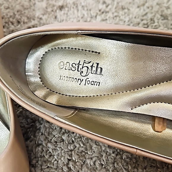 East 5th Beige Nude Faux Leather Round Toe Pump Heels Slip On Womens Size 7.5 - Picture 9 of 10